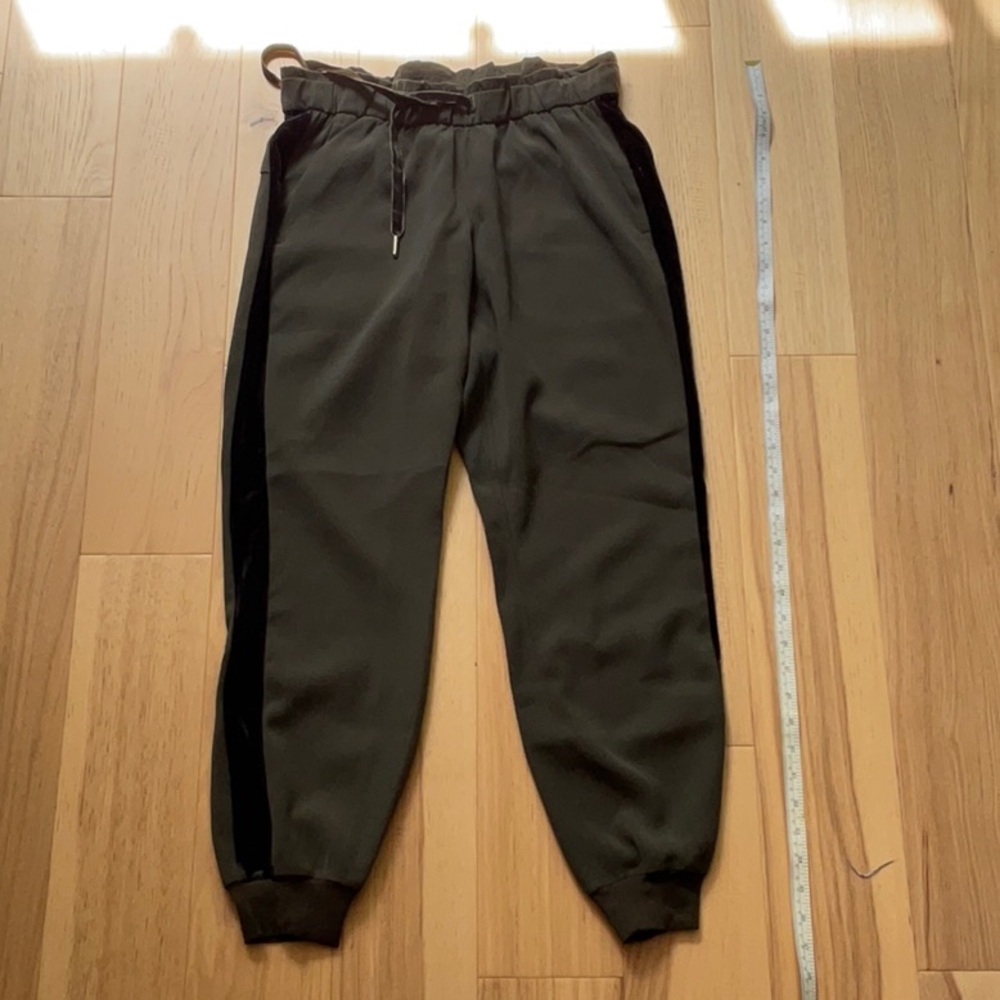 Lululemon Athletica Green and Black Sweatpants